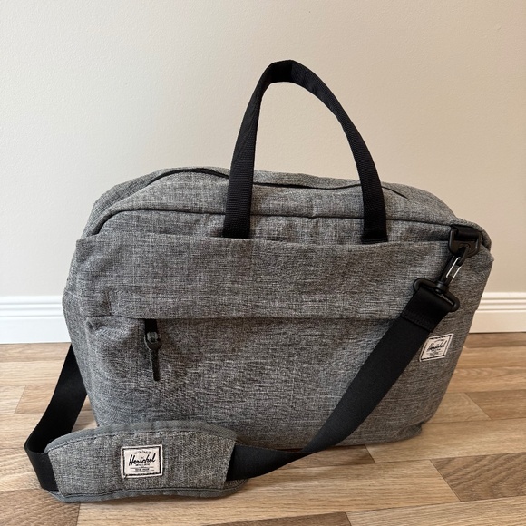 Herschel Bag with suitcase sleeve - Picture 1 of 5